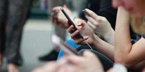 中国互联网社区20年，赚钱的路跑通了吗？