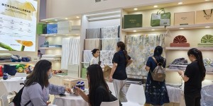 赫兰希家纺HENACL耀启鹏城 定义夜间美肤新主张